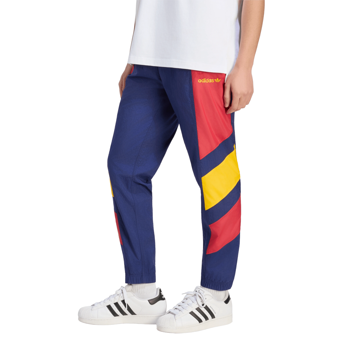Pantaloni EQT Adidas Originals AS Roma 2026/27 indossato front
